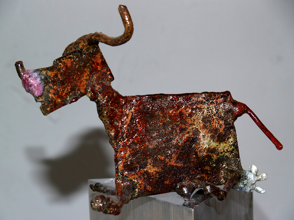 La fermi&egrave;re trLa petite vache a beaucoup de lait.